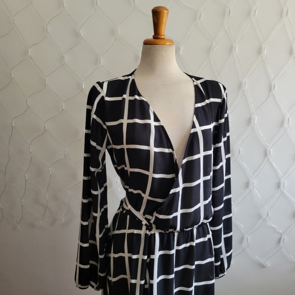 Lark & Ro Wrap Dress / Square Print / Size Large - Picture 2 of 5